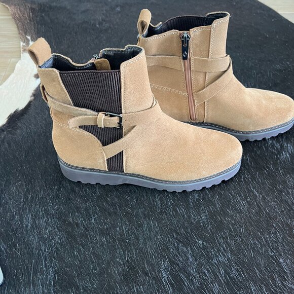 Donald J. Pliner Shoes - NWOT Donald Pliner Suade Chelsea Boot Sz 7.5